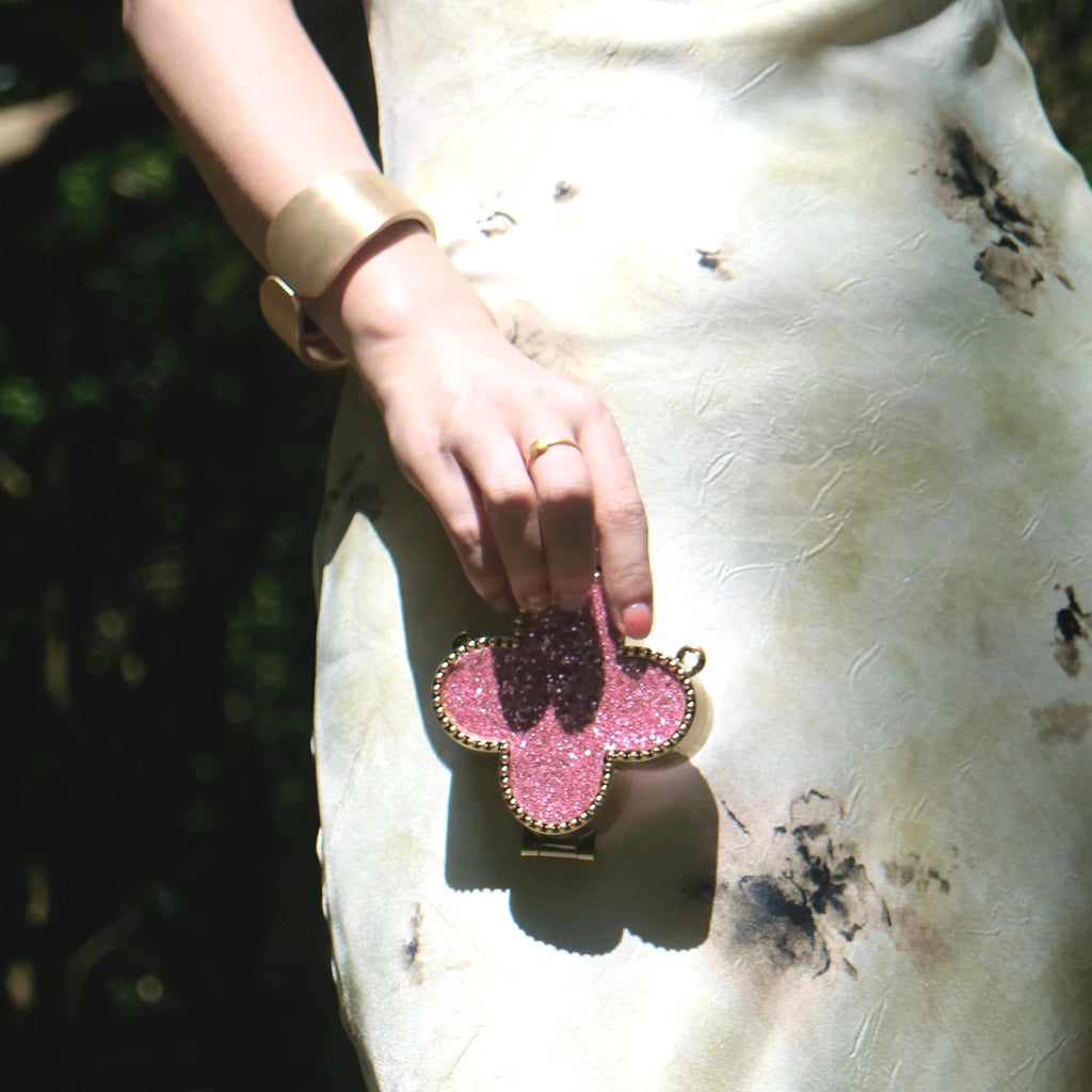 Bolso de mano con diamantes de imitación de trébol