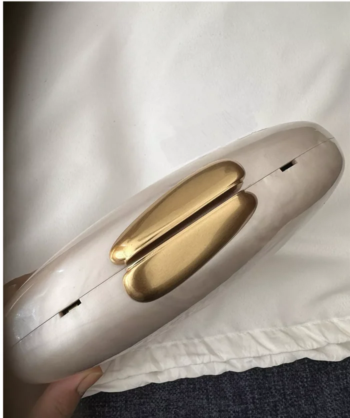 Pochette en forme d'œuf