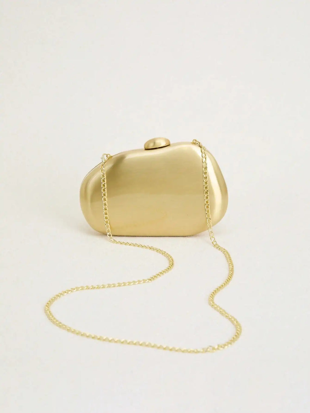 Pochette en métal doré