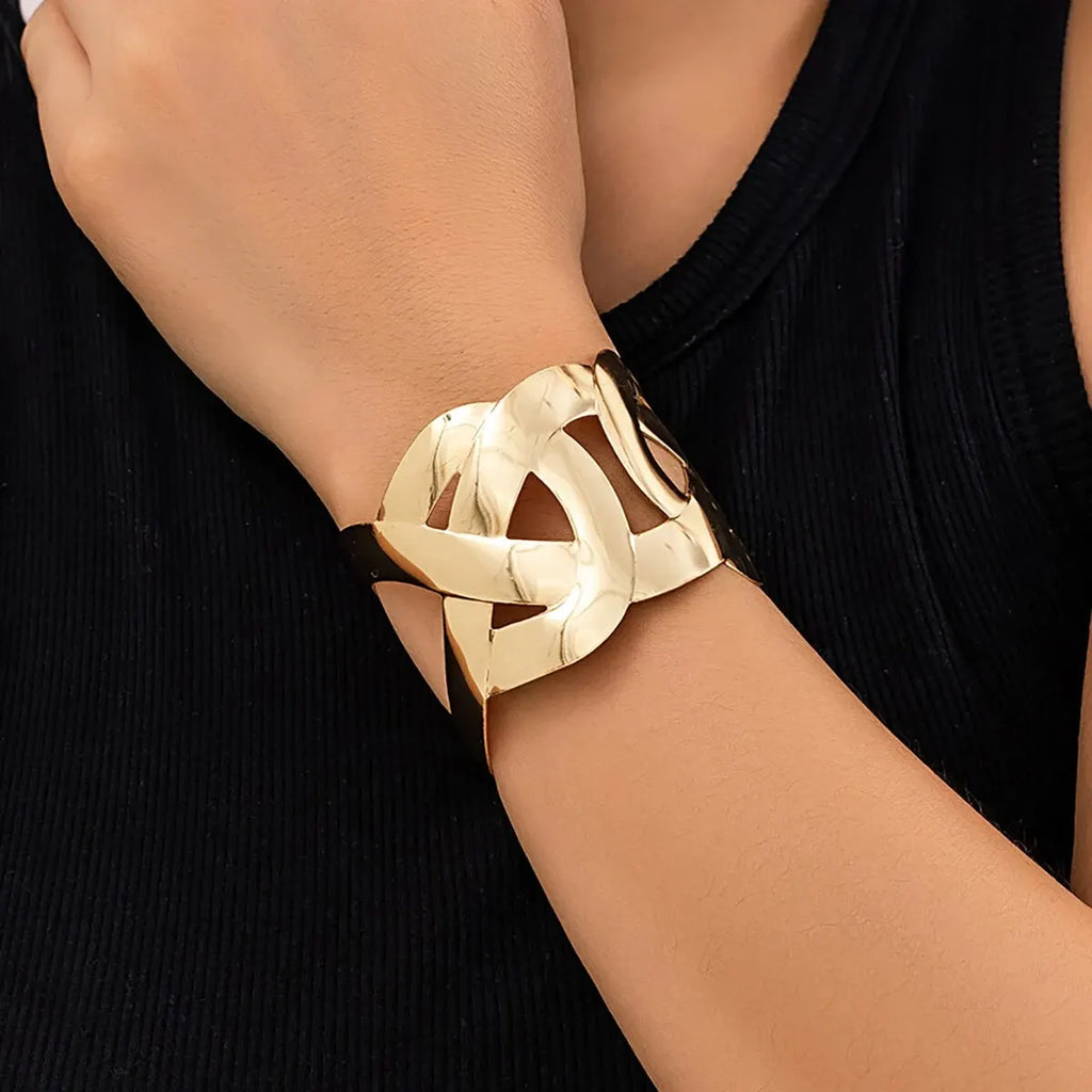 Pulsera cruzada ancha